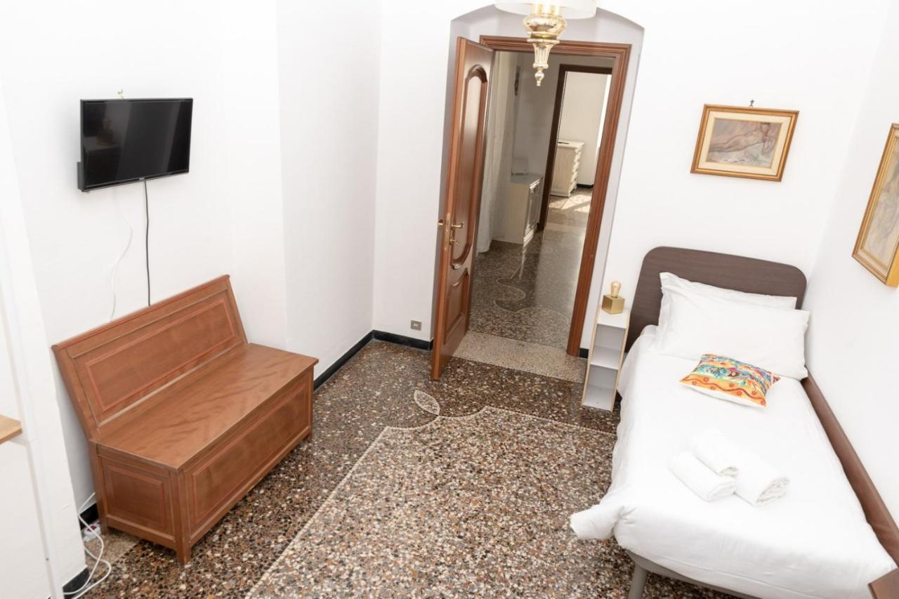 Living Sestri Airport Apartment Genova Exterior foto
